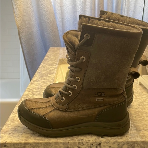 UGG Brown Winter Boots - Picture 1 of 4